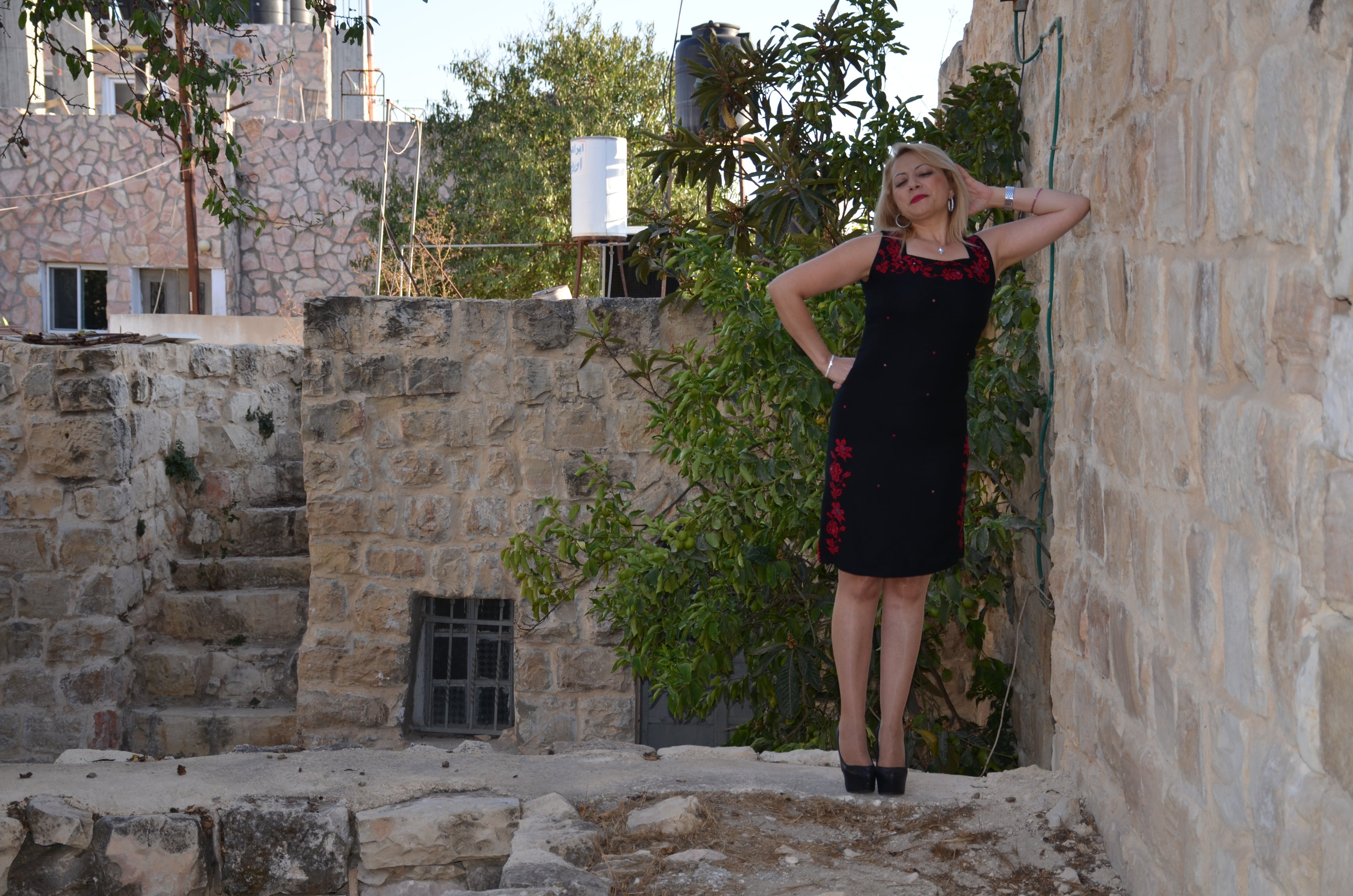 Hand-Embroidered Sleeveless Black Dress – Red Floral Palestinian Motifs