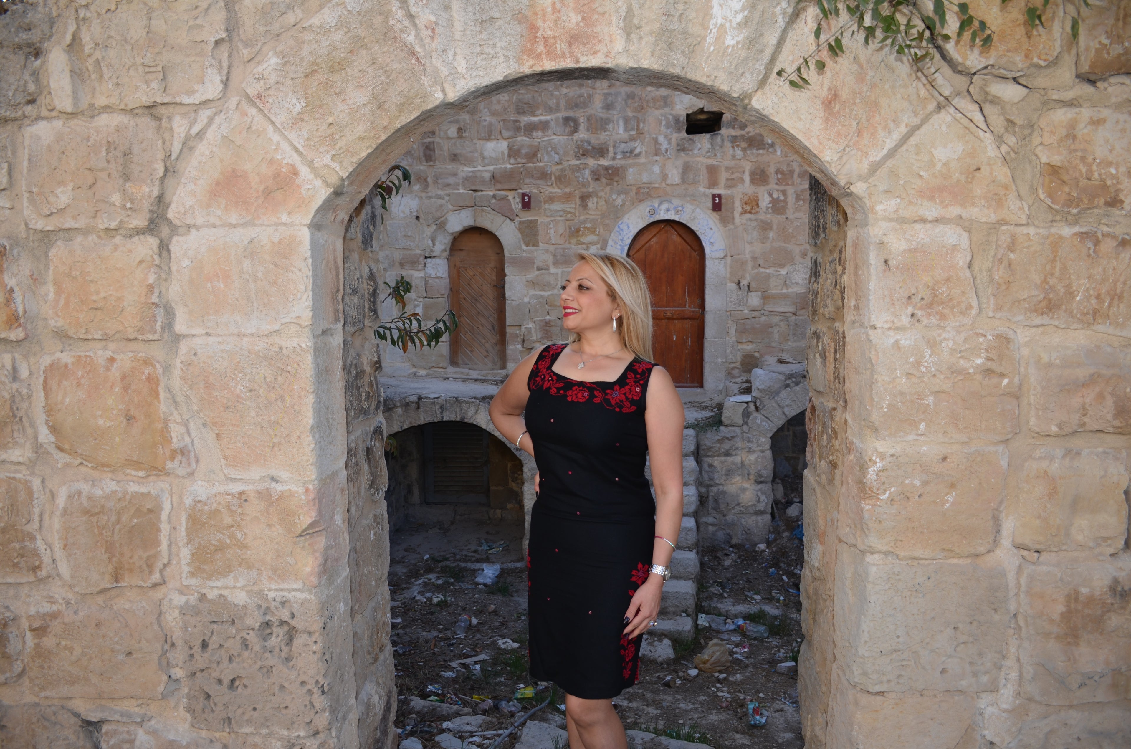 Hand-Embroidered Sleeveless Black Dress – Red Floral Palestinian Motifs